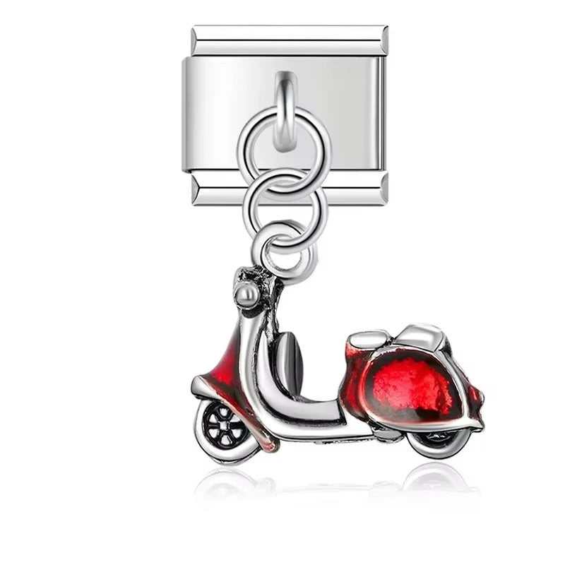 Skuter Italian Charms przedstawia charms z motywem skutera do personalizacji bransoletki