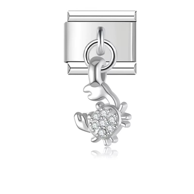Italian Charms Krab z cyrkoniami przedstawia charms z krabem ozdobionym cyrkoniami do personalizacji bransoletki