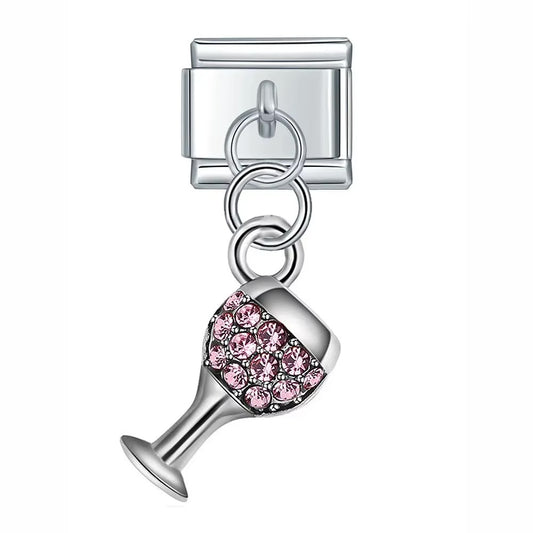 Italian Charms Kieliszek z cyrkoniami przedstawia różowy charms z motywem kieliszka ozdobionego cyrkoniami do personalizacji bransoletki