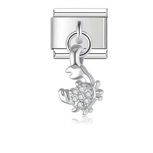 Italian Charms Krab z cyrkoniami przedstawia charms z krabem ozdobionym cyrkoniami do personalizacji bransoletki