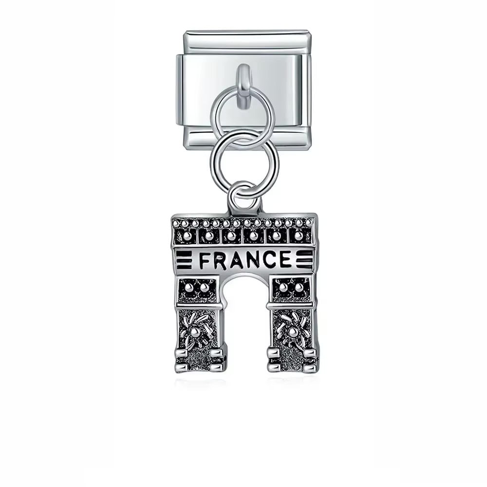 Łuk Triumfalny przedstawia charms z motywem Łuku Triumfalnego do personalizacji bransoletki